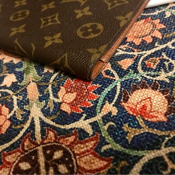 Louis Vuitton Agenda - Picture 7 of 13